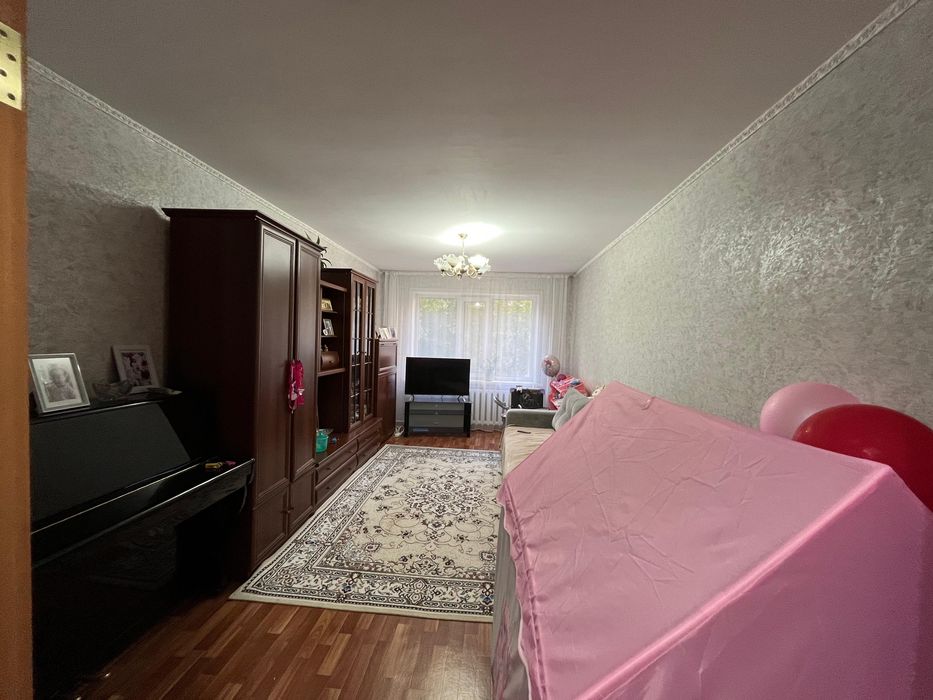 Продам 4 комнатную квартиру