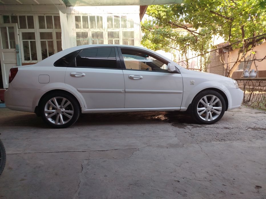 Ласетти сотилади