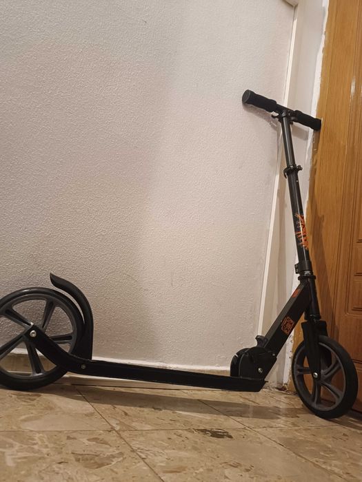 Trotinetă neelectrică pliabilă cu roți mari (Model Olmo Cup S) – Stare foarte bună