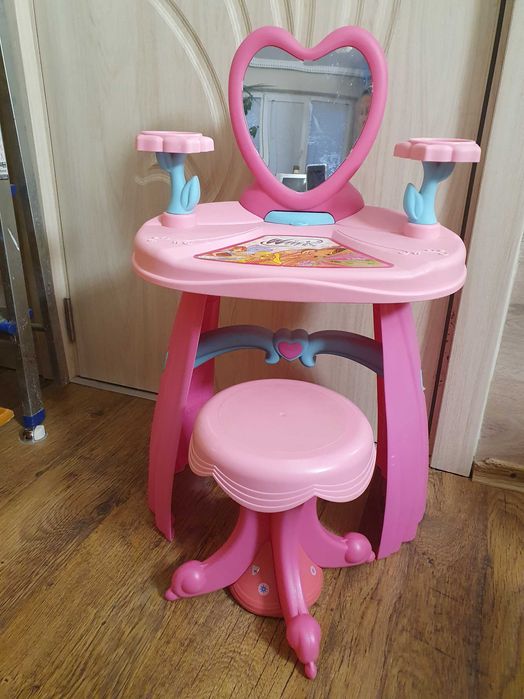 Говореща книжка и подаръци/// Тоалетка със столче и количка за кукли