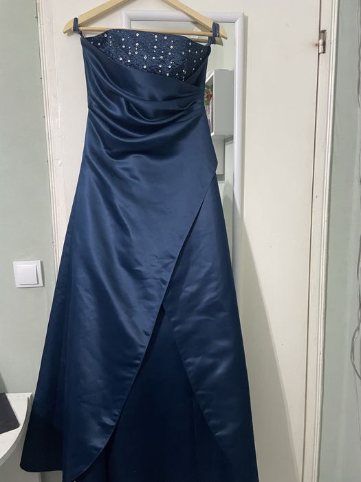 Чисто нова бална рокля