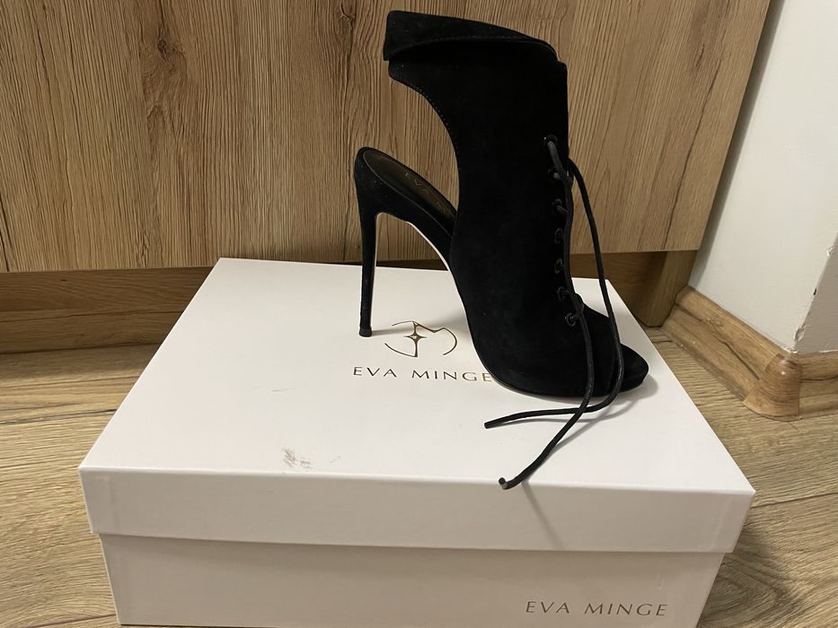 Обувки на висок ток