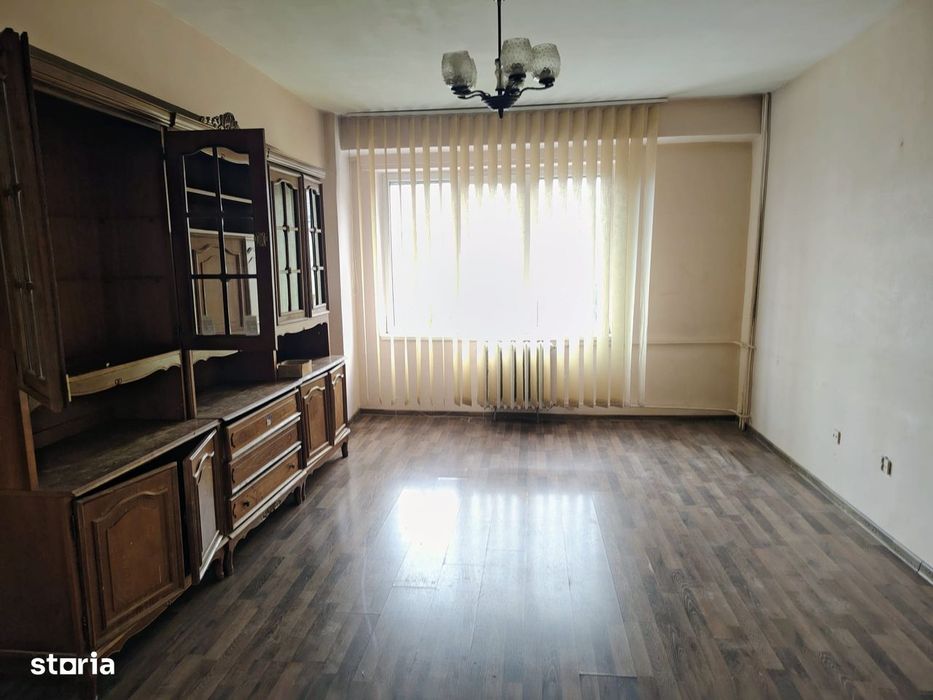 Apartament 3 camere de vanzare 2 bai Velenta
