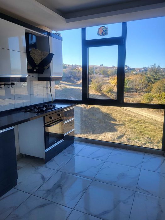 гр.Текирдаг Турция НОВ ТРИСТАЕН апартамент и две парко места