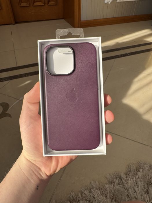 Оригинал чехол на IPhone 13 Pro