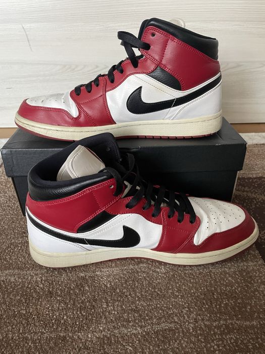 Jordan 1 chicago mid