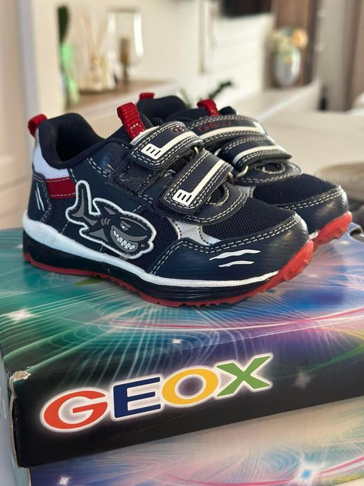 Vand tenesi geox lights-22, sandale adidas - 20, tenesi converse - 20