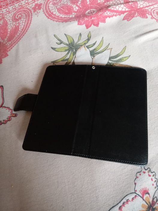 Vând husa carte universală