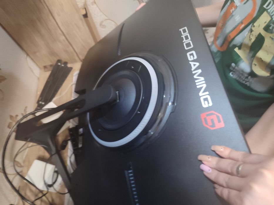 Монитор,27 дюймов