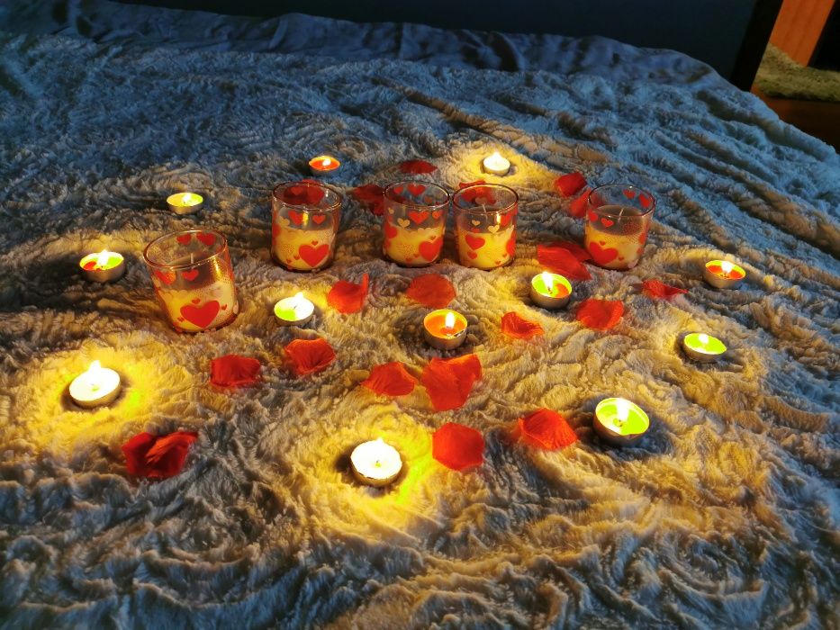 Свещи, балони, надписи