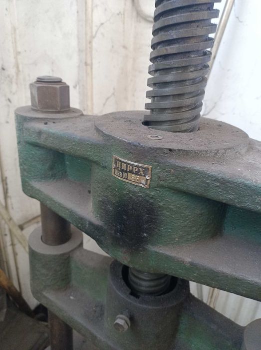 Преса винтова голяма,малка.