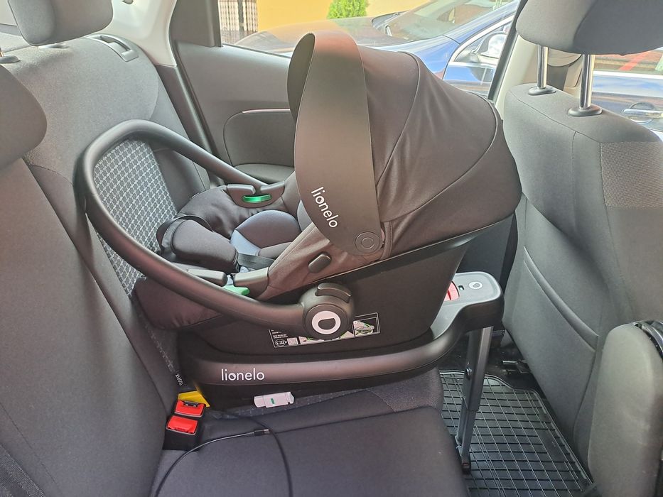 Vând scoica auto+isofix Lionelo