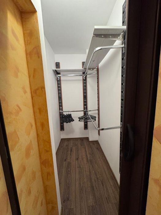 Inchiriez apartament 3 camere zona ultracentrala Pascal, mun.Roman