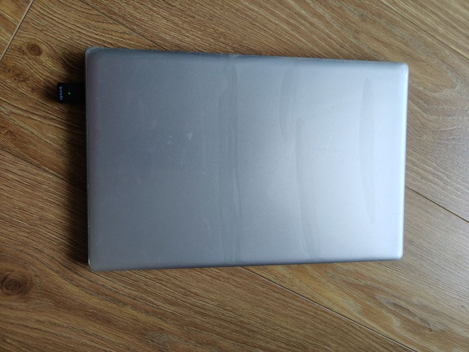 Laptop cu specificații de top 512 GB 16 GB ram