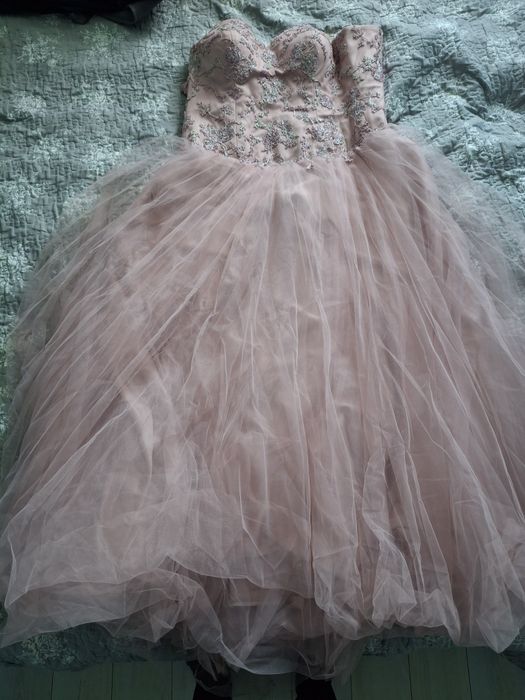 Бална рокля с корсет