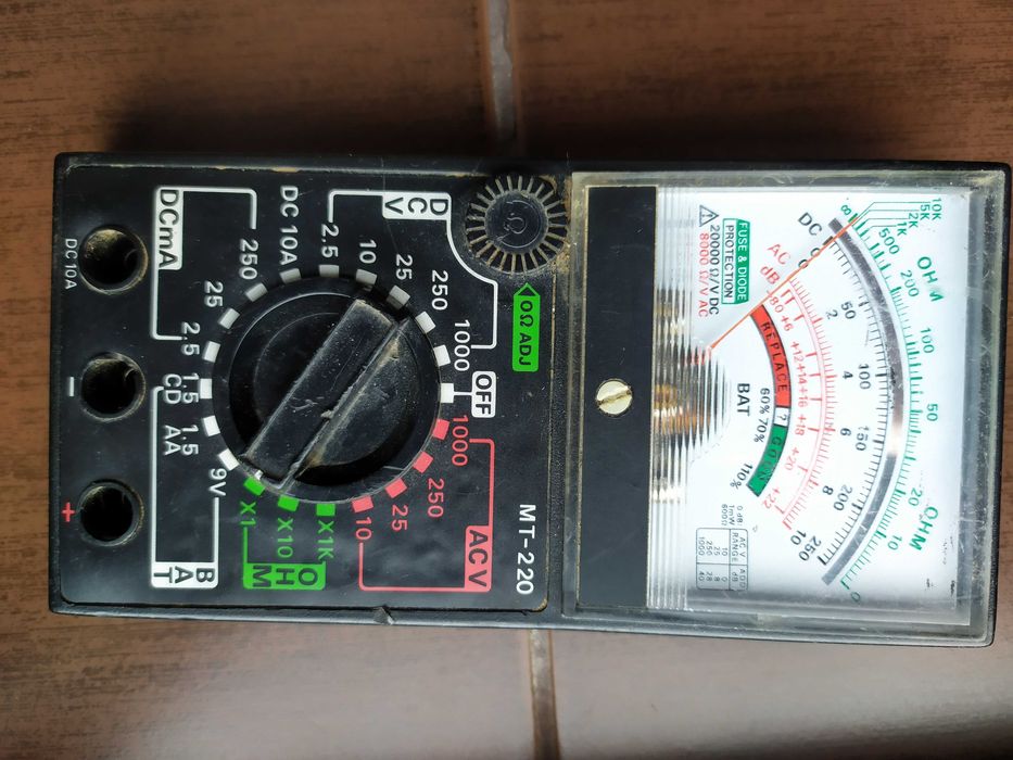 Multimetru analogic