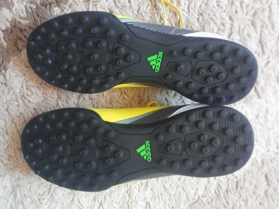 Adidas футболни обукви - стоножки 38,2/3, нови