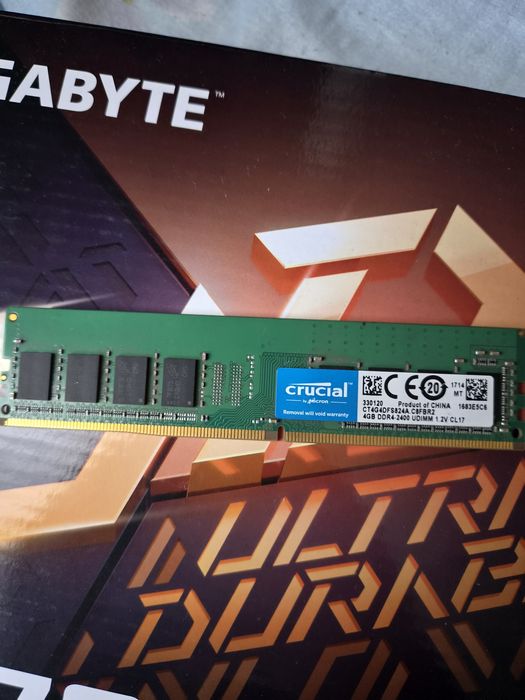 Memorie ram dd4 4gb 2400Mhz cl17