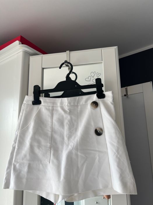 Къси панталонки - пола Zara