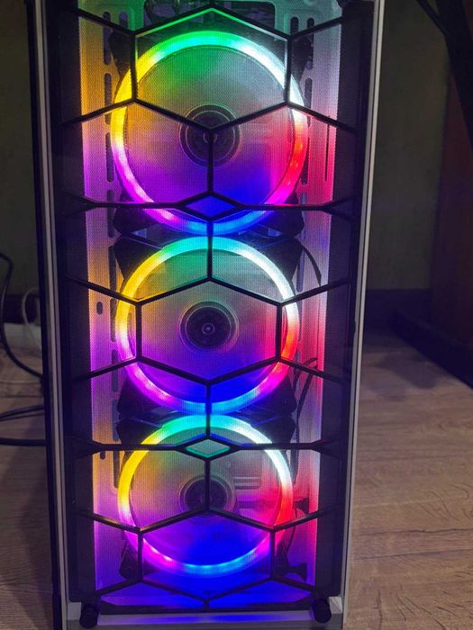 Продавам компютър