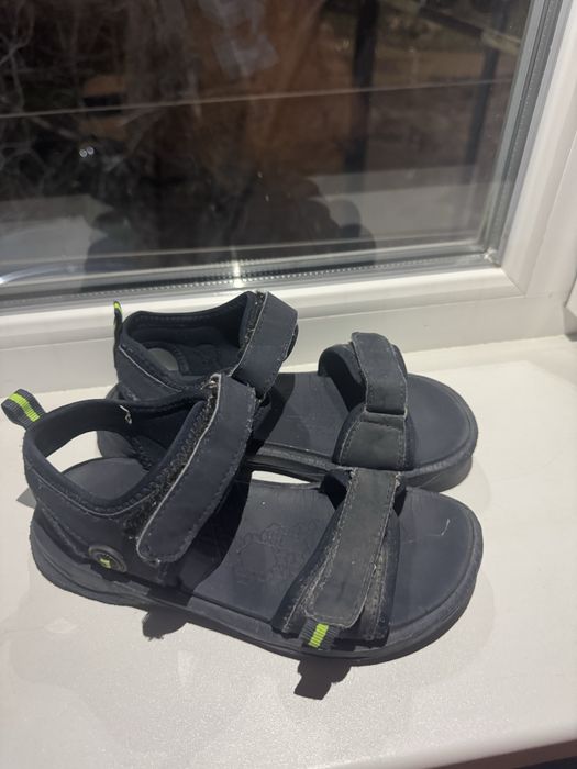 Кроссы 33 размер 1500тг