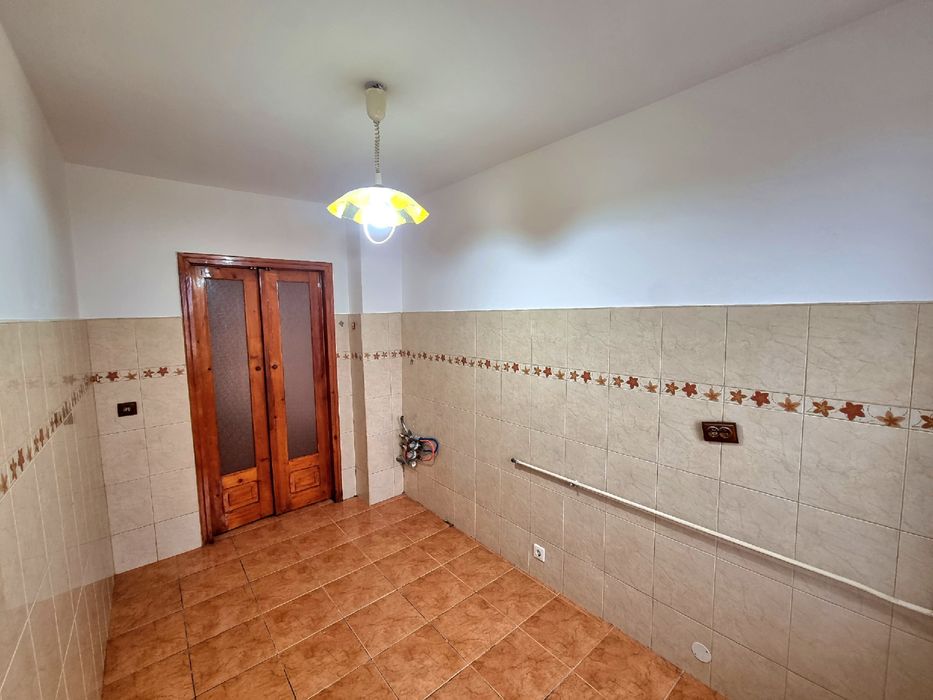 Apartament 2 camere, 57 mp cu balcon închis, Calea Martirilor, lift, termoizolație, 94.499 €