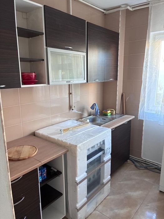 Inchiriez apartament