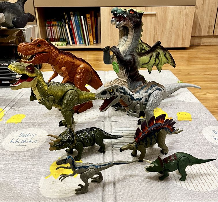 Различни динозаври