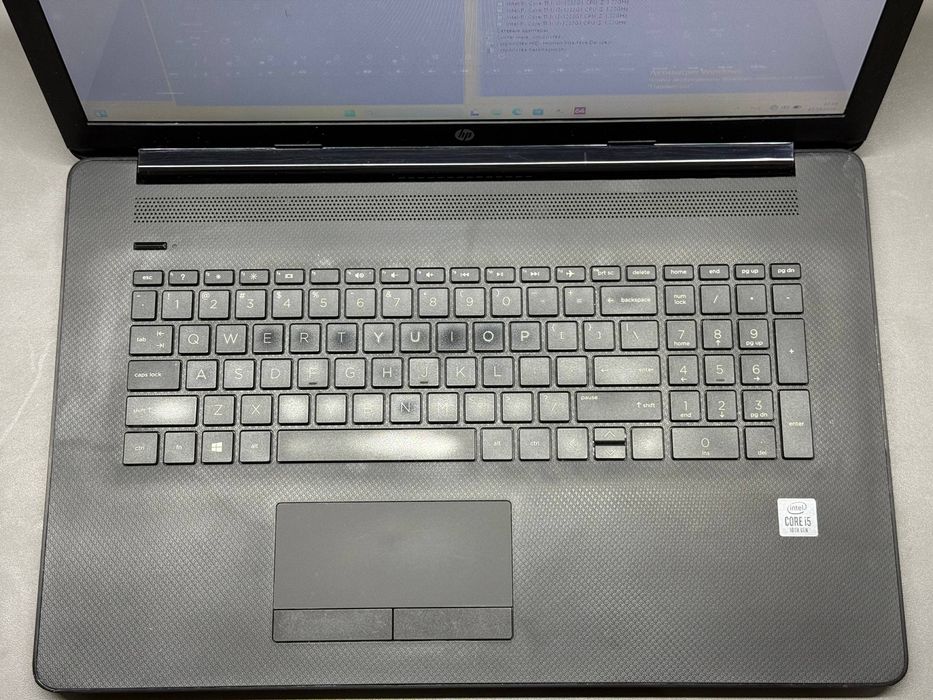 Экрани катта ноутбук излаётканлар ун 17’3 (Core i5)