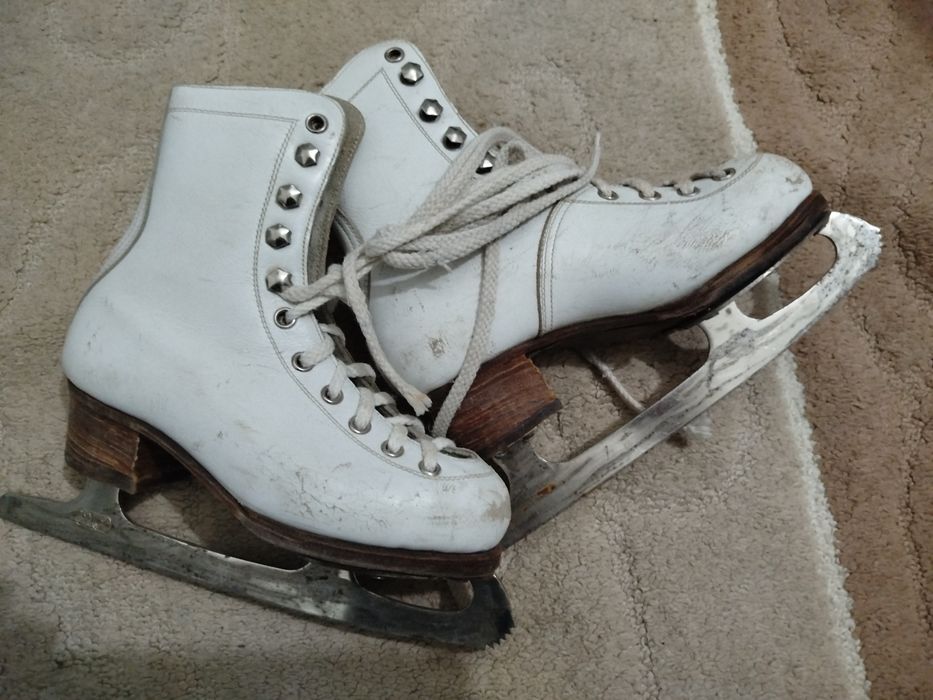 Коньки подросковый для девушек.