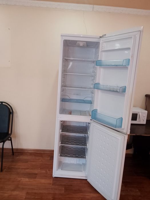 Продается Холодильник.2хКам