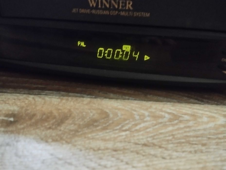 Видеомагнитофон с телевизором