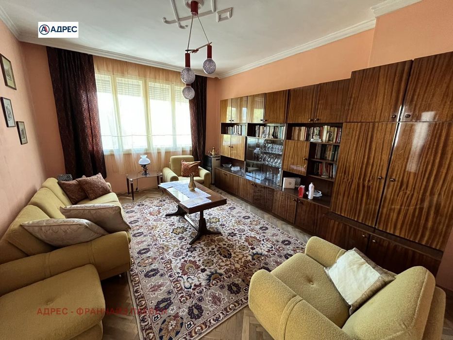 Продава се Тристаен апартамент в Ловеч, Център - 101 кв.м за 1139 €/кв.м - Снимка #3