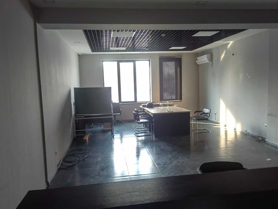 Большое отдельностоящее здание в аренду. Яккасарайский р-н