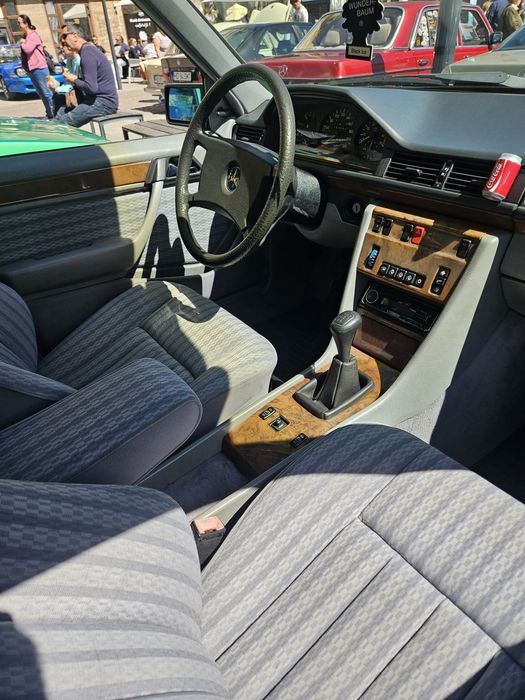 MERCEDES-BENZ E-Class 1989 — imagine 5