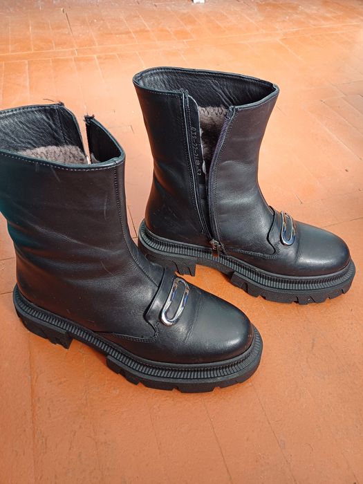 Продам женские зимние сапоги