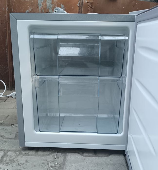 Продам морозильник
