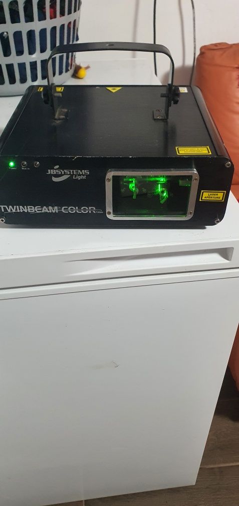 Twinbeam color laser