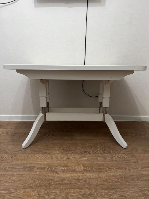 Продаётся стол обеденный.