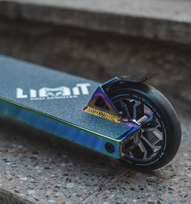 Продам трюковой самокат Limit LMT 21 (Neochrome)