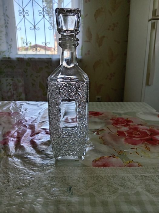 Графин для жидкости, объёмом 0,5 л
