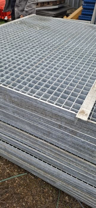 Trepte și gratare zincate