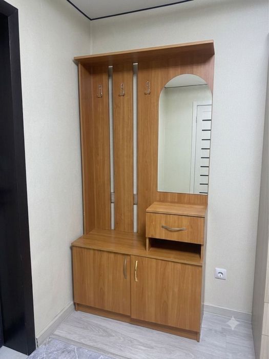 Продам шкаф для вещей и прихожую