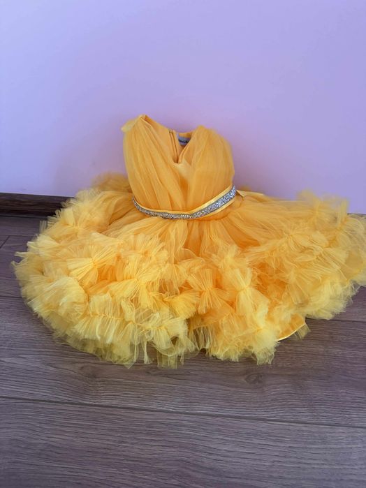 Жълта детска рокля