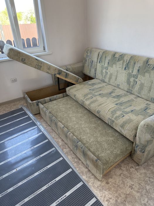 Продам диван б/у.