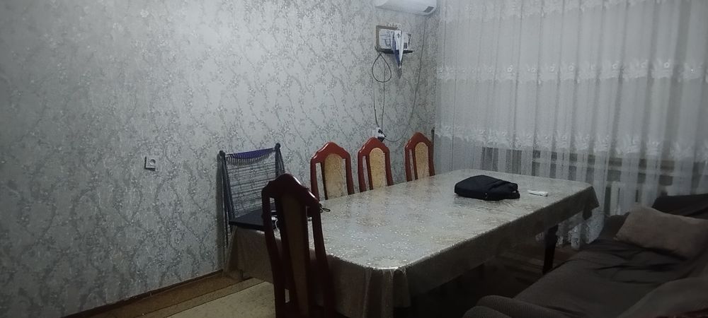Квартира сентр Кибрая первый этаж с местами 2 машин есть стяжка огород