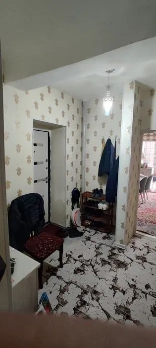 Uy sotiladi qoraqamish 1/2 da srocniga