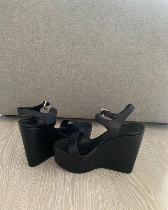 Продаю женские босоножки