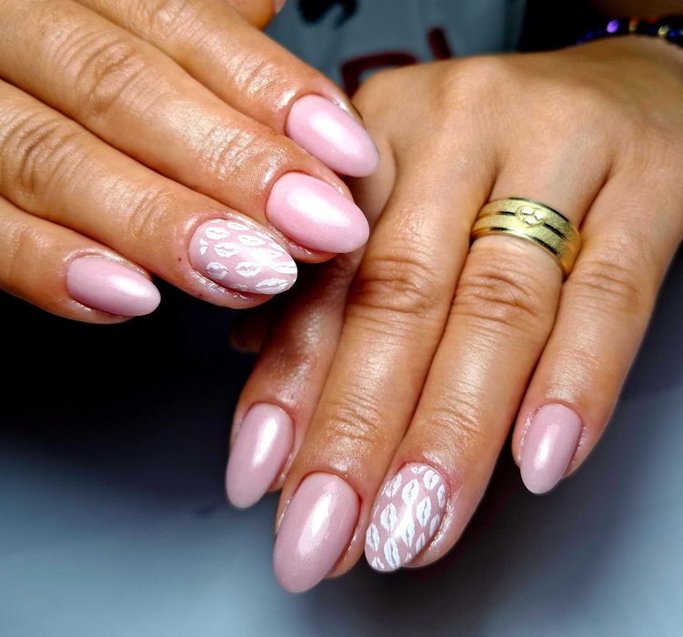 Aplic unghii cu gel  ,ustensile sterile