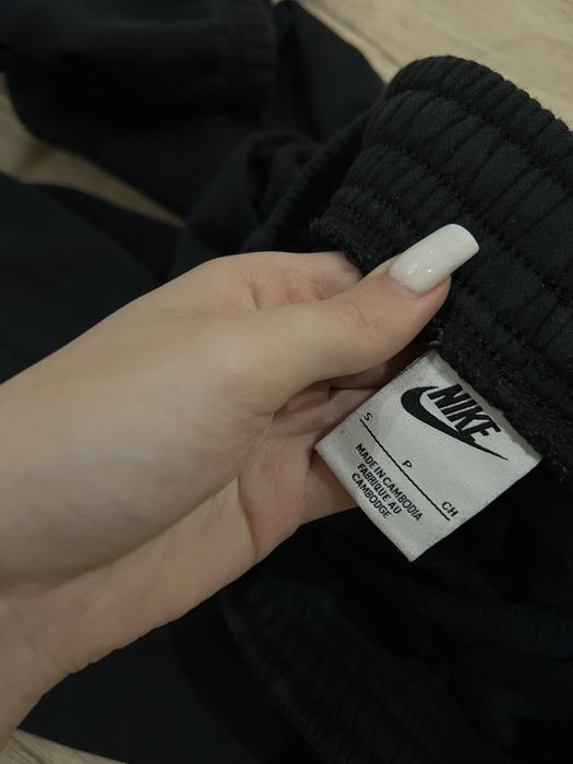 Женски черен анцуг на Nike